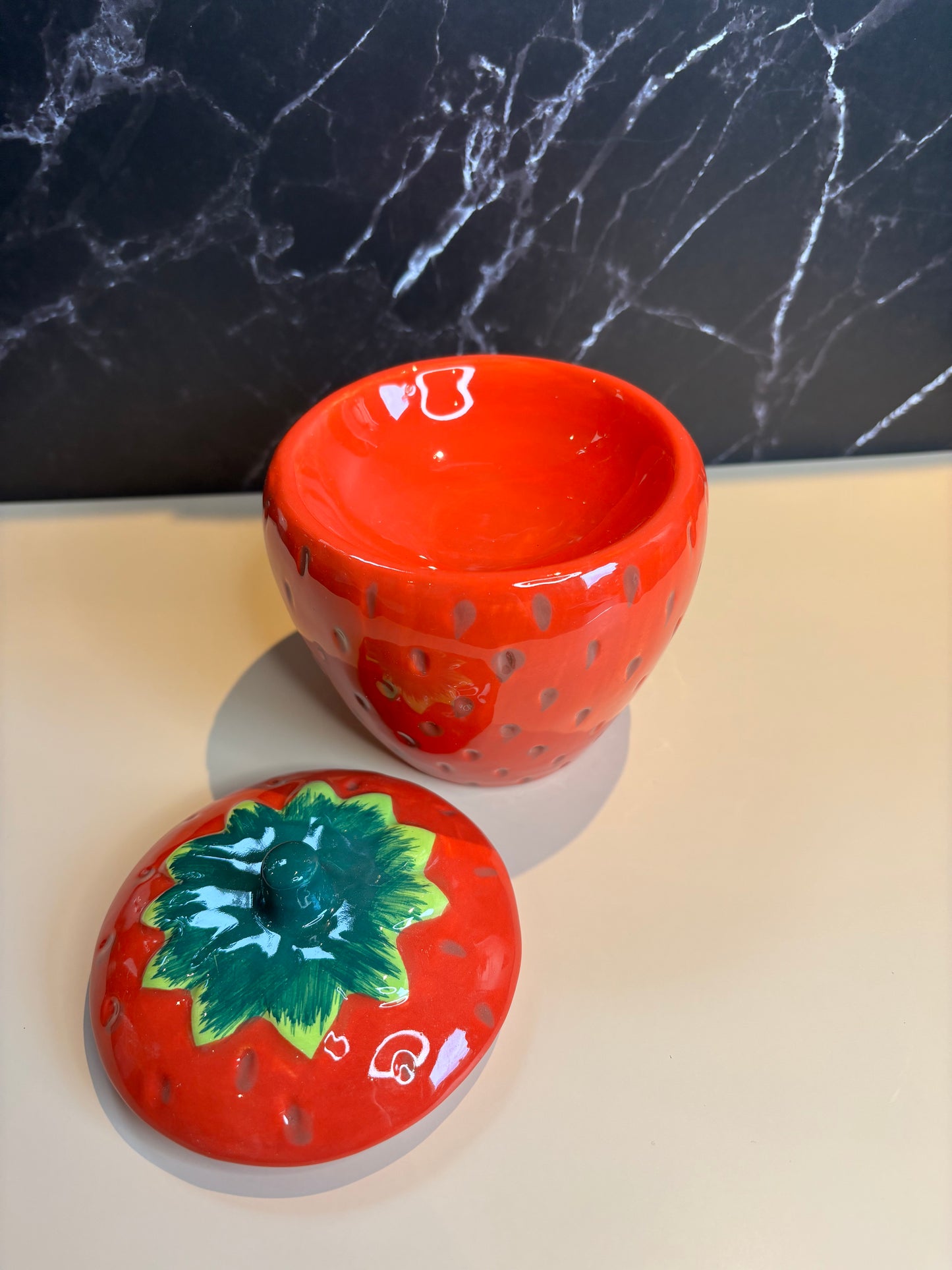 Wax burner strawberry