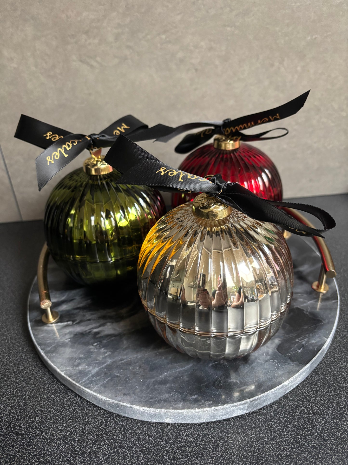 Geurkaars kerstbal L goud