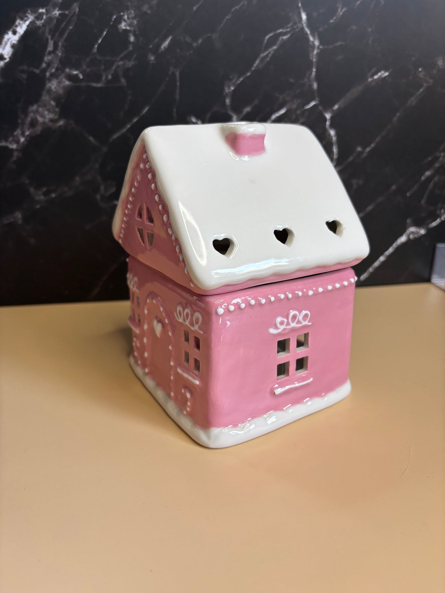 Cute pink house waxmelt burner