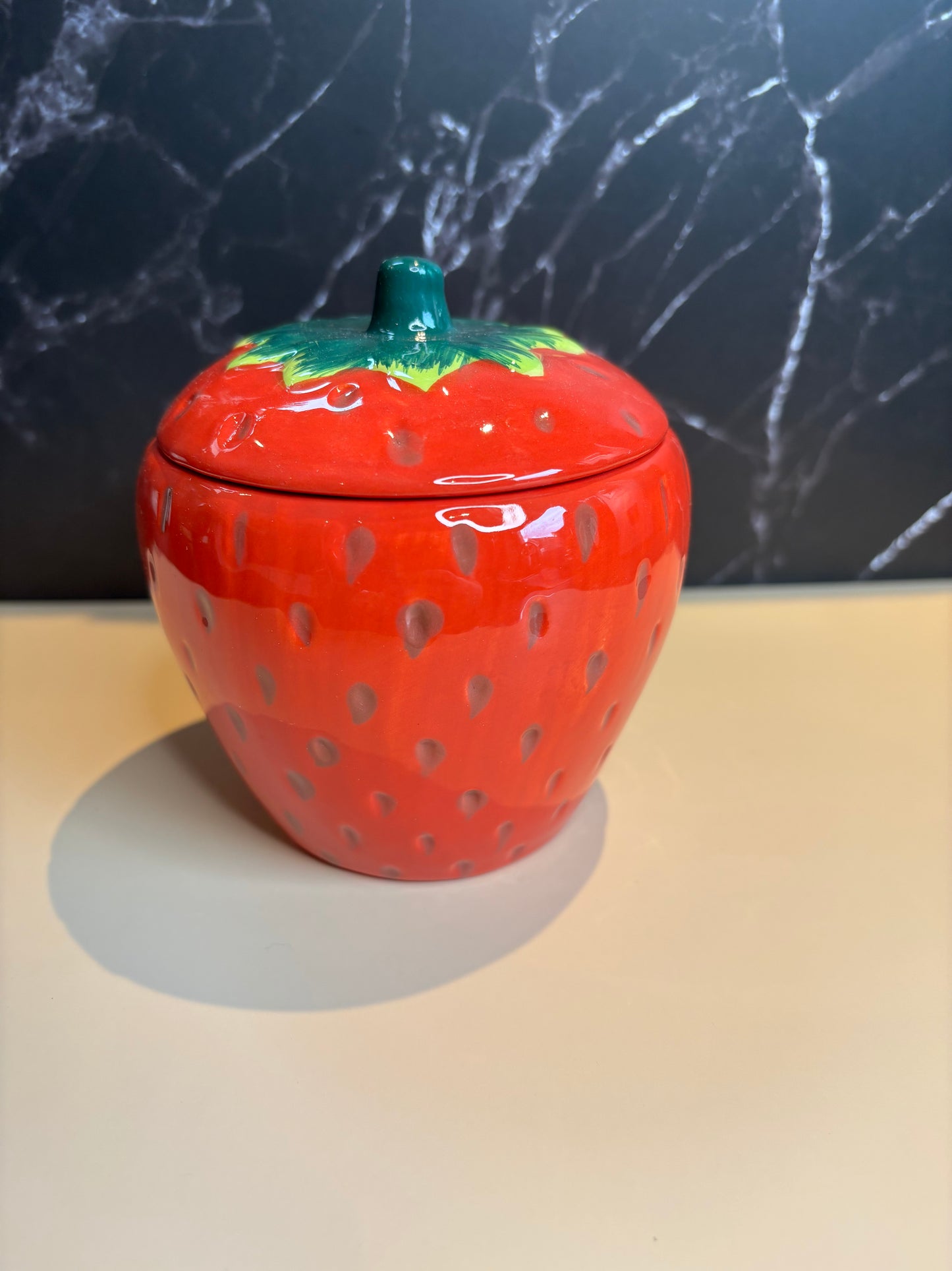 Wax burner strawberry